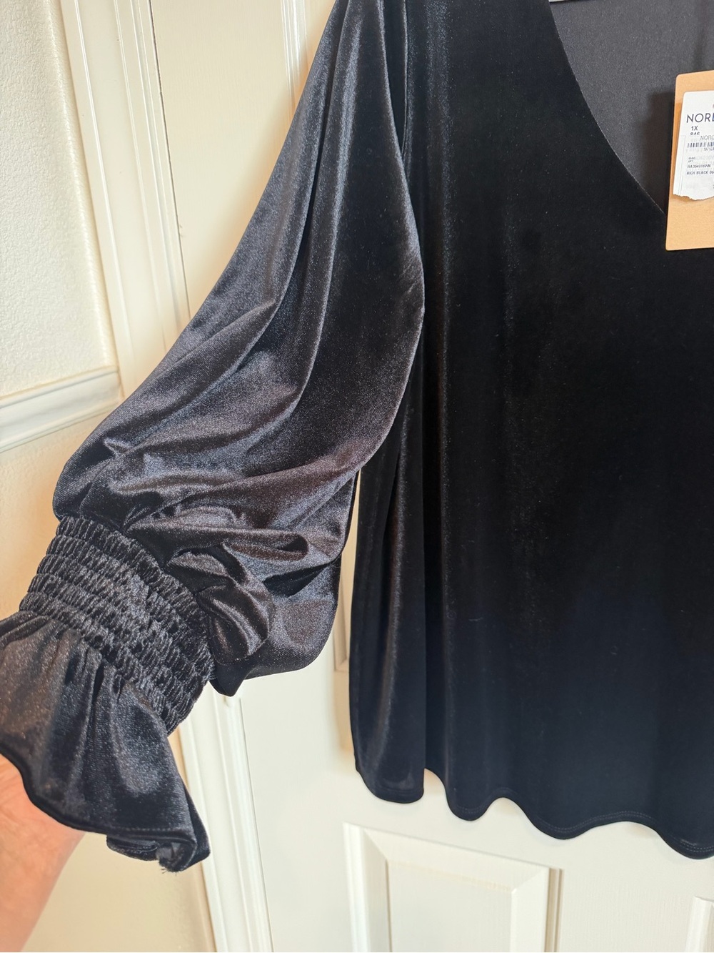 NWT Nordstrom Halogen Velvet Blouse. Black, Size XL (see below) - Picture 3 of 6